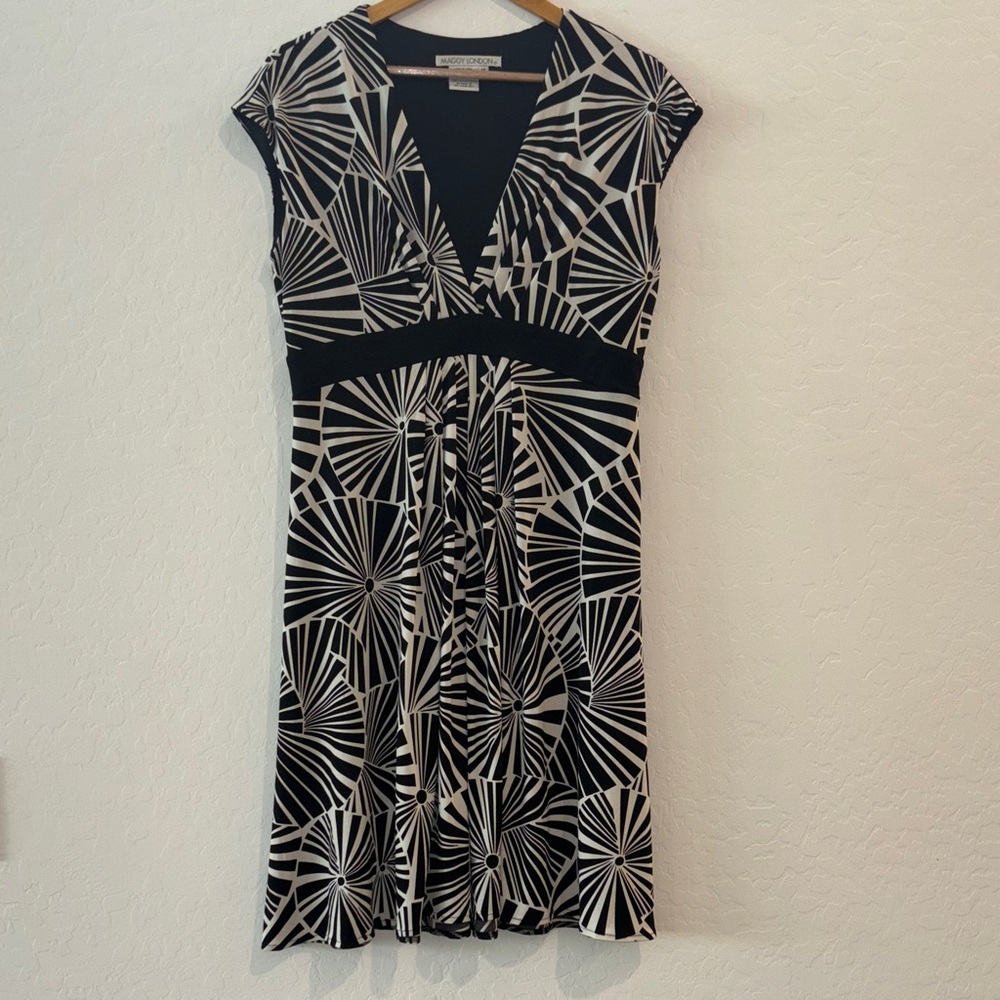 Maggy London Black and White Geometric Midi Dress